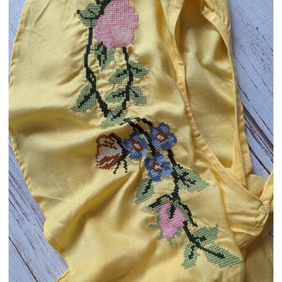 Boohoo Cold Shoulder Embroidered Skater Dress Lemon Yellow sz 4 New with Tags - Picture 7 of 7